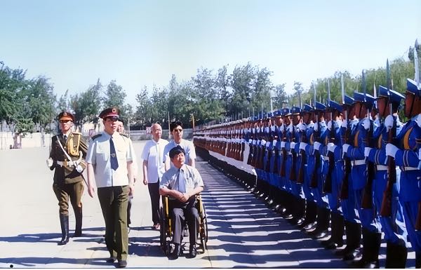 参观江泽民故居有感一一原中国国情调查研究中心秘书长方建文